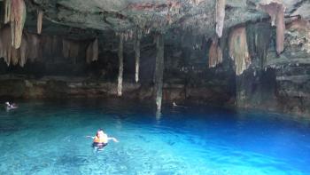 André in der Cenote Kankirixché