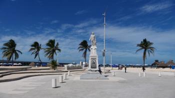 an der Strandpromenade, Denkmal Juan Miguel Castro