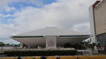 moderne UFO-Architektur (Palacio Legislativo)