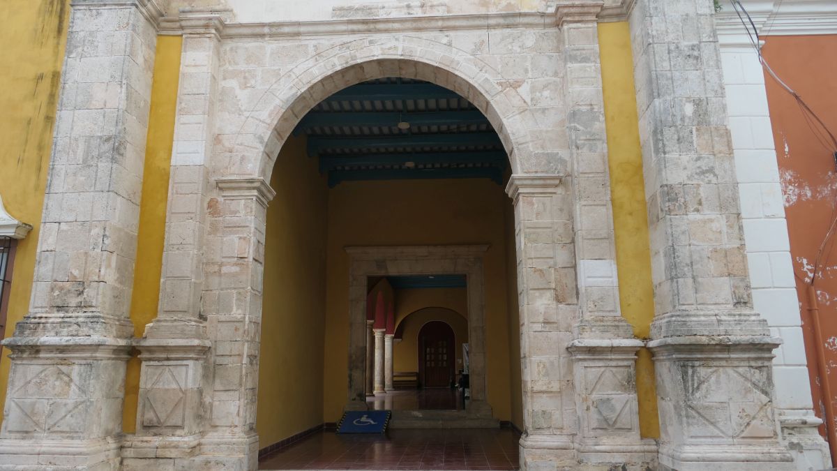 imposantes Portal
