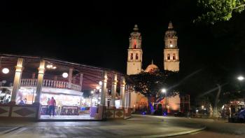abendlicher Zocalo mit Kathedrale