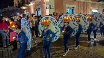 Umzug zum Dia de los Muertos