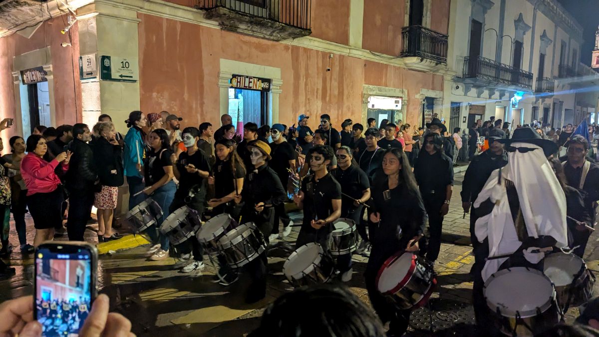 Umzug zum Dia de los Muertos