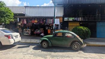viel Blech in den Straße von Palenque