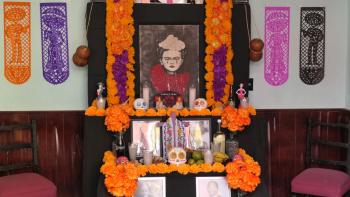 Altar für Frida Kahlo (Vorbereitung zum Dia de los Muertos)