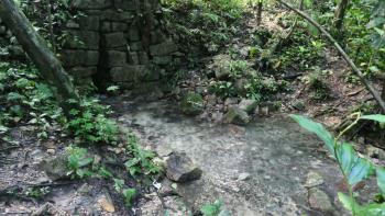 Quellbauwerk der Maya