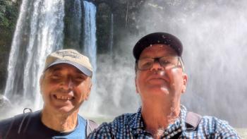 wir am Miso-Ha Wasserfall