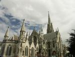 Himmelstrebende Türmchen einer Kirche in Dunedin