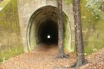 Alter Tunnel mit Wanderweg