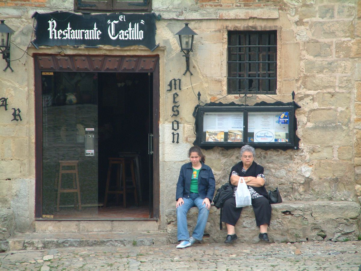 Santillana del Mar- Warten aufs Essen