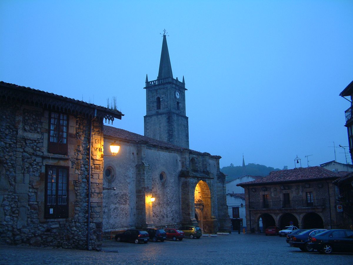 Comillas in der Blauen Stunde