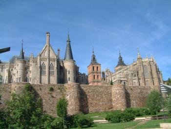 Bischofspalast von Antoni Gaudí