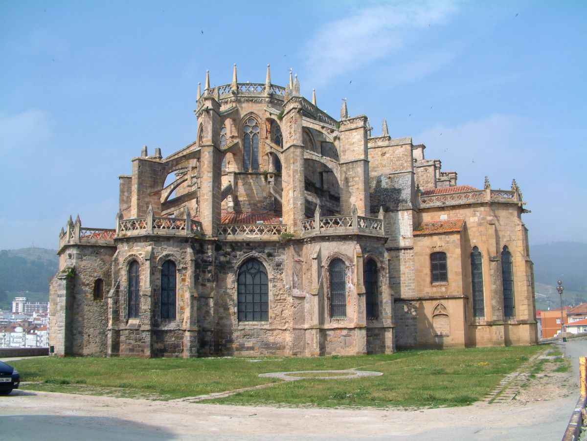 Kirche Catedral Santa María de la Asunción direkt an der Steilküste