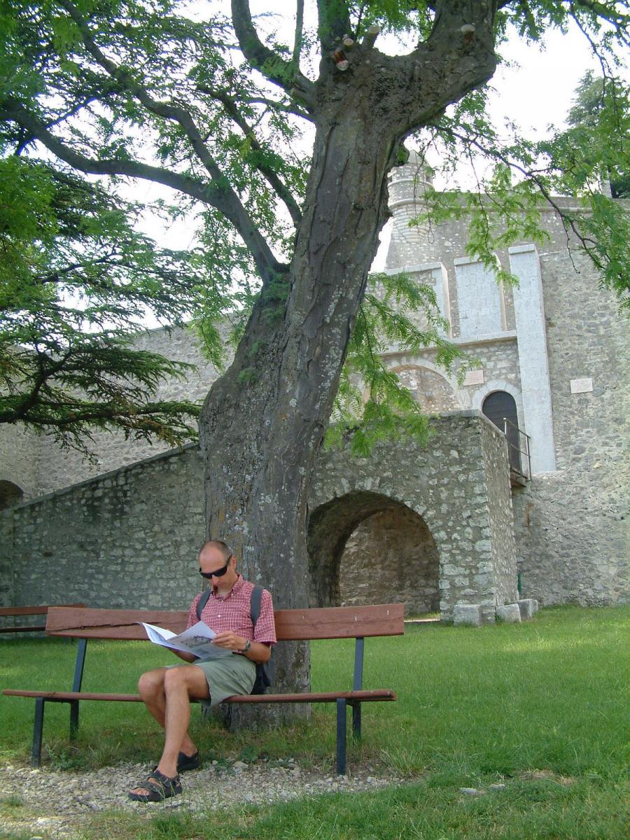 André studiert das Fremdenverkehrsblatt