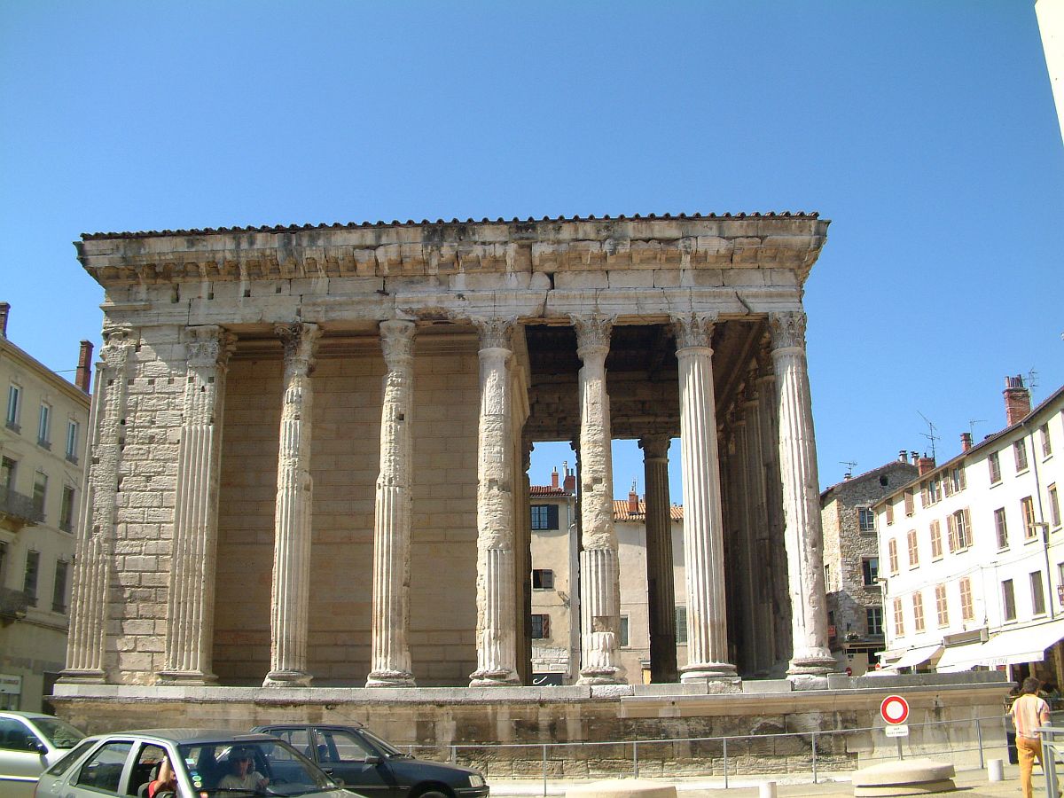 Vienne, Tempel des Augustus und der Livia