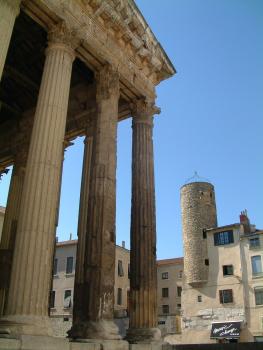 Vienne, Tempel des Augustus und der Livia