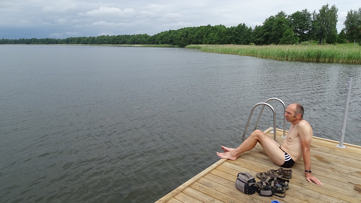 Am Haarschensee gehe ich schwimmen, André bleibt wegen der „Schlingpflanzen“ auf dem Steg