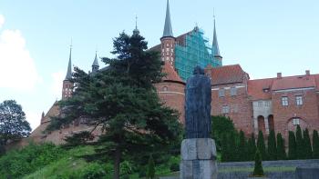 Frauenburger Dom mit Kopernikus-Denkmal