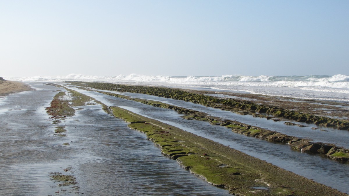 ein altes Riff schützt den Strand