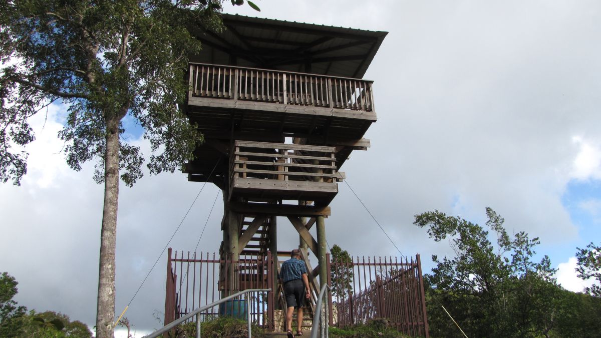 Aussichtsturm im Bosque Estatal De Guajataca