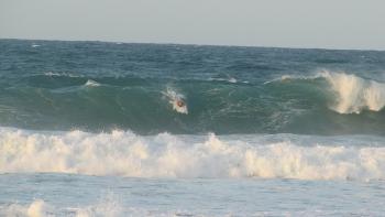 Surfer am Strand in Isabela