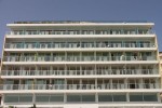 Urlauberhotel, oben wird gesonnt, unten gehämmert- behämmert!