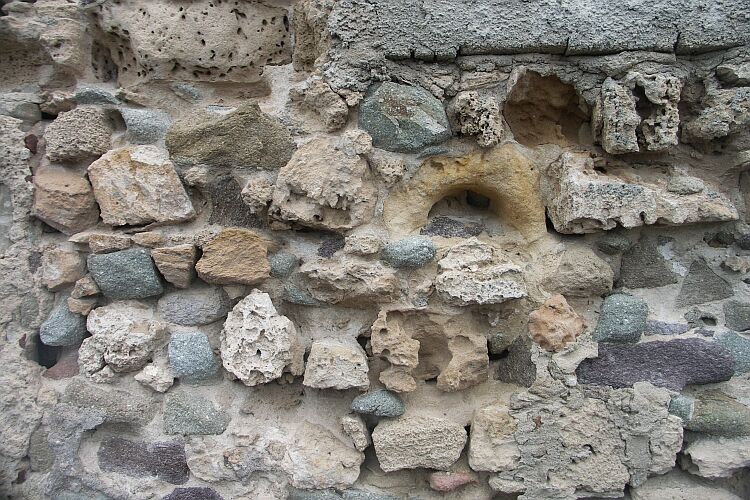 Alghero, Mauer mit Geschichte