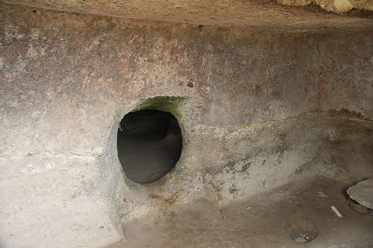 Nekropole Santu Pedru, Eingang zu einem Grab