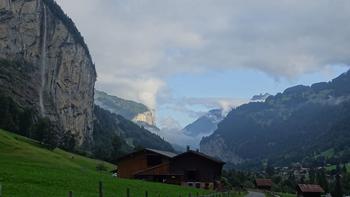 noch reicht die Sonne nicht ins Tal