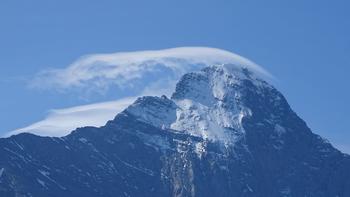 Eiger mit flotter Wolke
