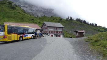 mit dem Bus fahren wir von der Großen Scheidegg hinunter nach Grindelwald