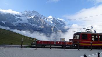 Auf der Kleinen Scheidegg, Zug der Jungfraubahn