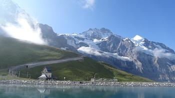 Fallbodensee und Jungfraujochbahnstrecke Richtung Station Eigergletscher