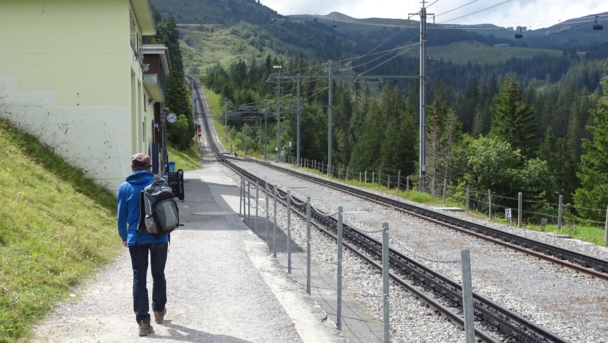 Station der Wengernalpbahn, wir sind zu spät...