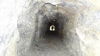 seit 2006 kann man im Tunnel die Gefahrenstelle umgehen