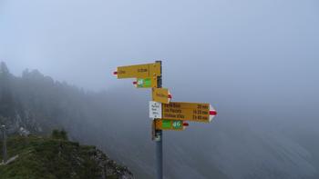 Wegweiser in den Wolken