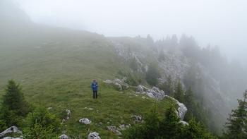 in den aufliegenden Wolken