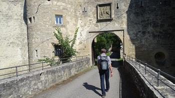 Eingang zur Burgruine Neuhaus