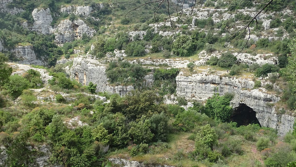 die Fledermaushöhle (Grotta dei Pipistrelli) kommt in Sicht