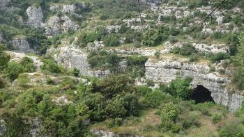 die Fledermaushöhle (Grotta dei Pipistrelli) kommt in Sicht