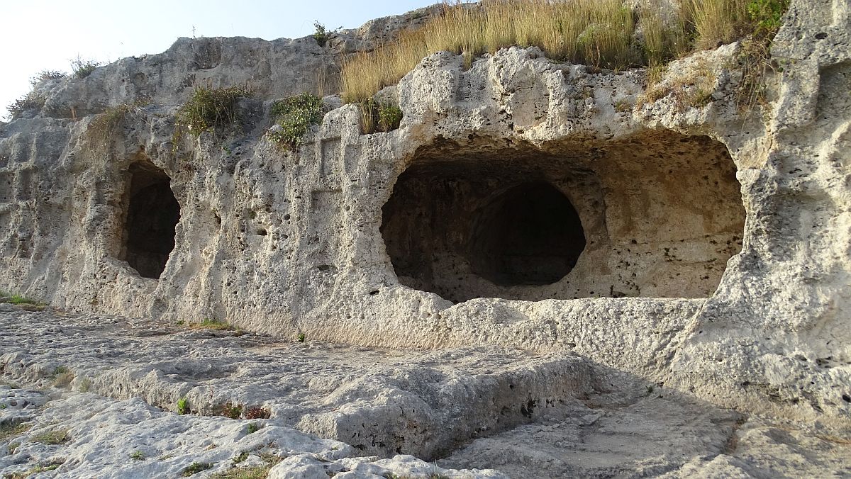 Nekropolen oberhalb des griechischen Theaters