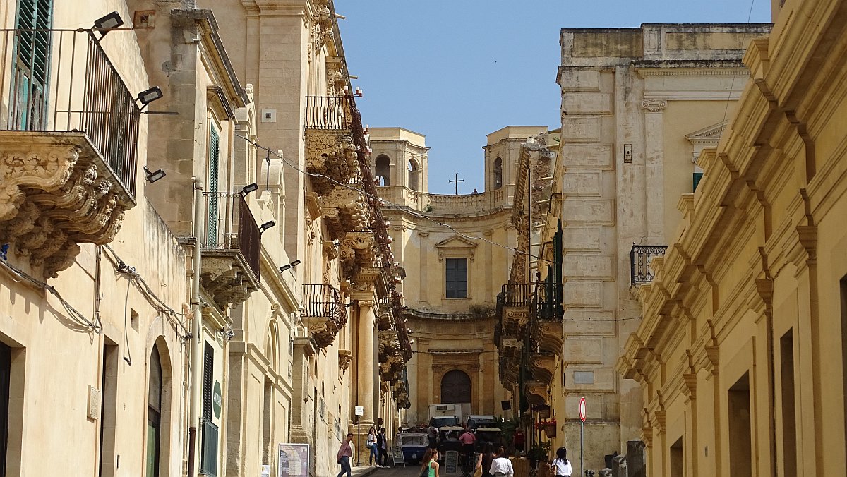 Blick zur Chiesa di Montevergine