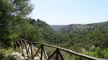 Blick ins Tal des Baches "Cava del Carosselo"