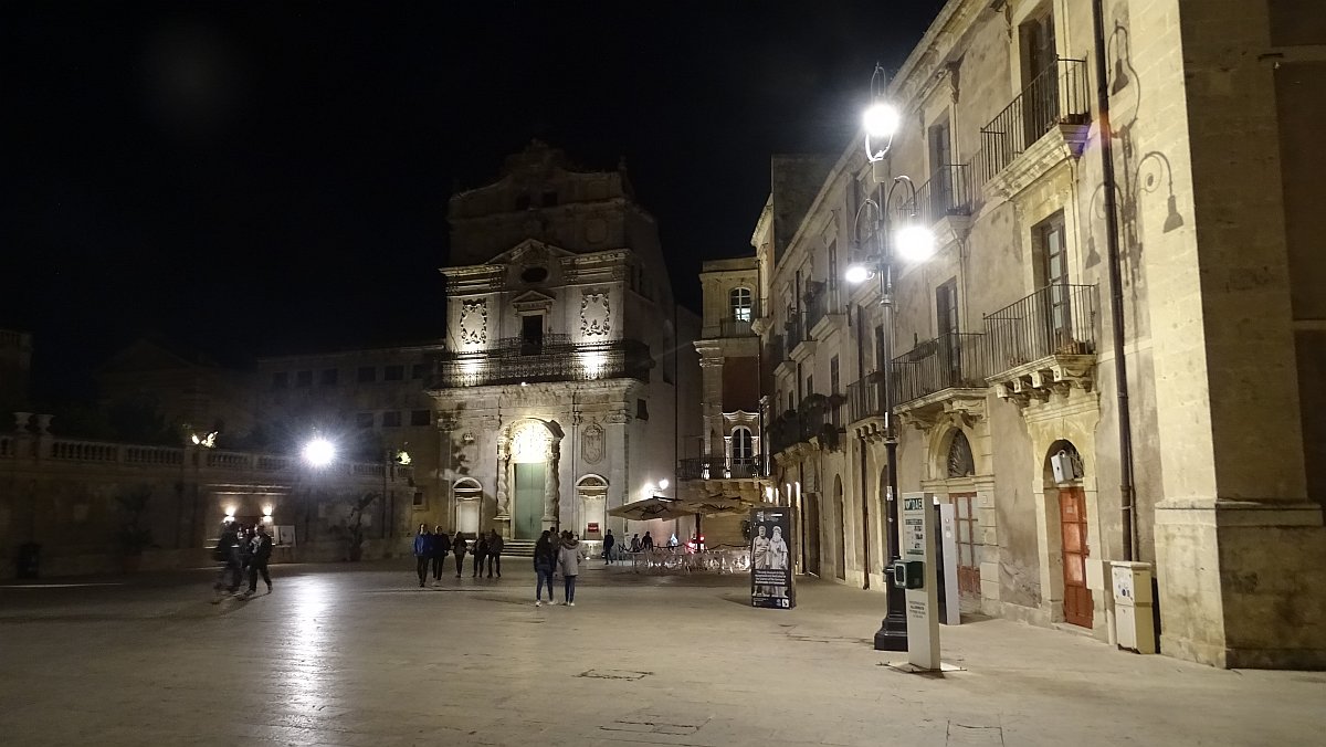 Piazza Duomo am Abend