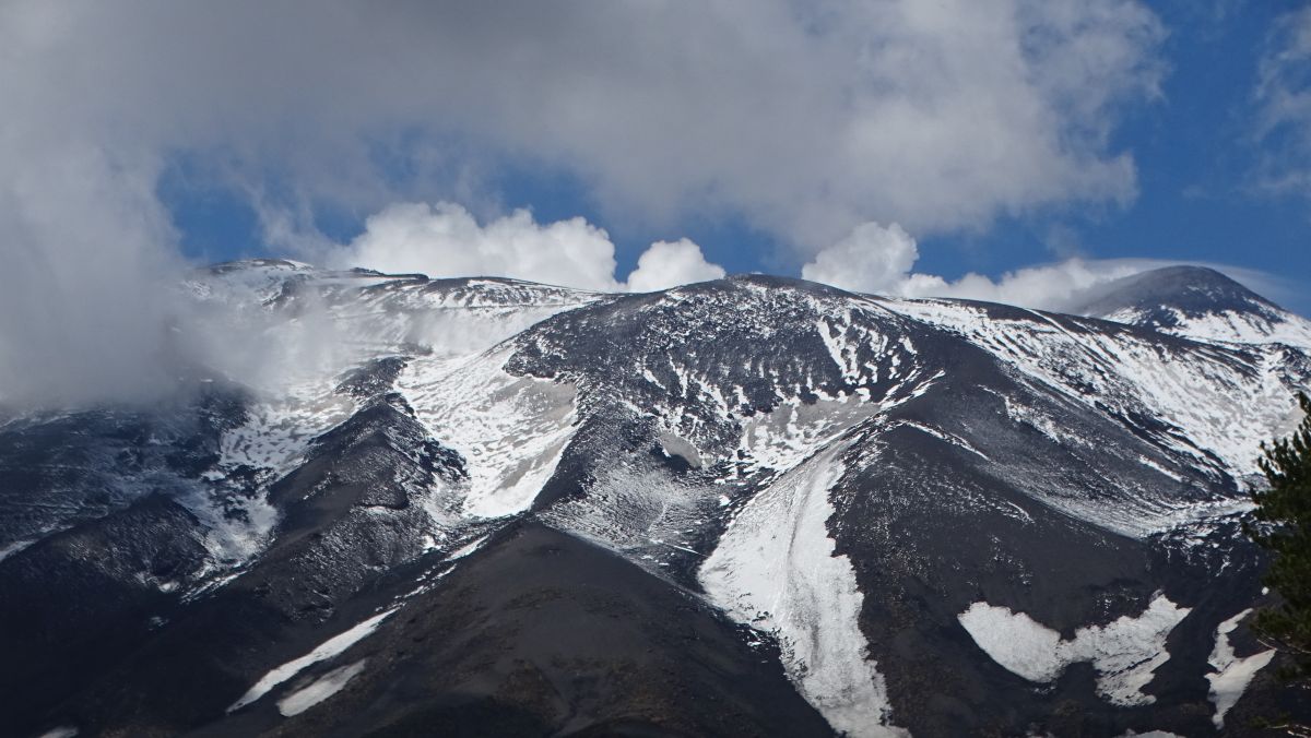 letzter Blick auf dem dampfenden Ätna, herangezoomt