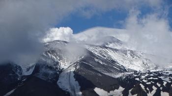 letzter Blick auf dem dampfenden Ätna, herangezoomt