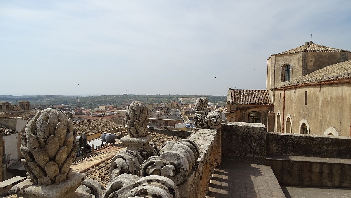Blick von der Aussichtsterrasse der Chiesa di San Carlo auf Noto