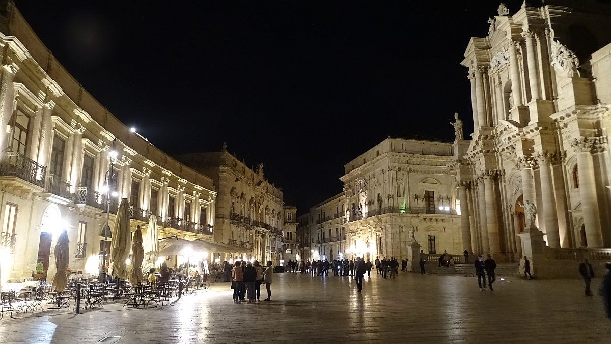 Piazza Duomo am Abend