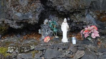 Madonna in kleiner Höhle