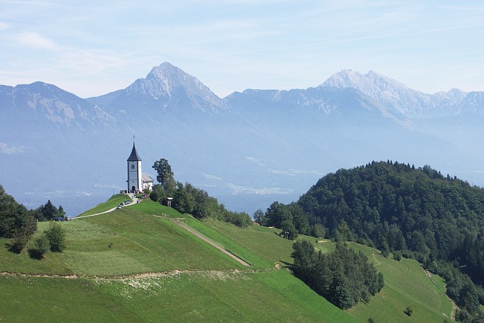 Bergkirche auf dem Weg